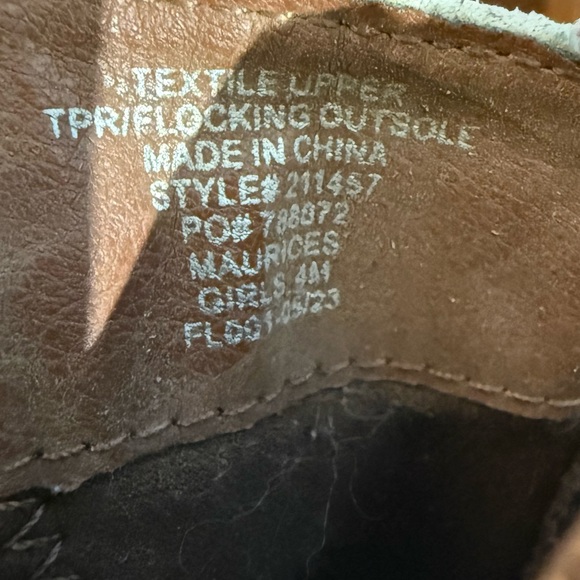 LIKE NEW Girl's Cow Print boots Evsie by Maurice's size 4 - Picture 2 of 5